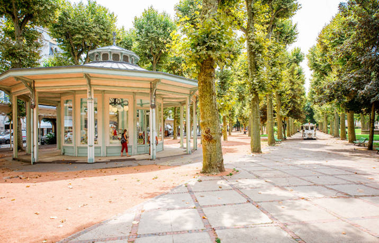 Η ιστορική πόλη Vichy της Γαλλίας αγαπημένος προορισμός για τους οπαδούς του ιαματικού τουρισμού