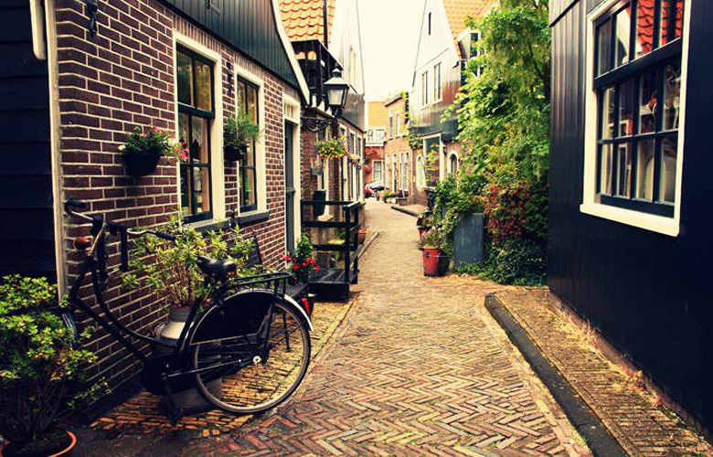 Volendam, το δημοφιλές τουριστικό αξιοθέατο της Ολλανδίας – News.gr