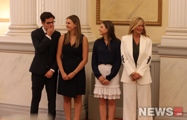 Φωτογραφίες από την οικογένεια Μητσοτάκη στο Προεδρικό Μέγαρο – News.gr