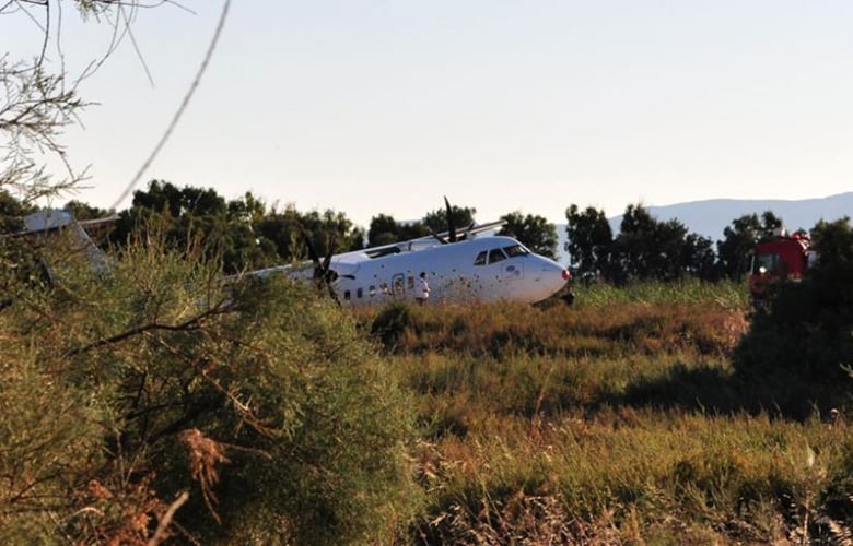 Αεροσκάφος στη Νάξο έπεσε σε… χαντάκι μετά από λάθος χειρισμό – News.gr