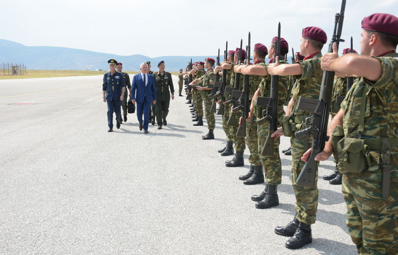 Ογδόντα ελικόπτερα παρέλαβε ο Στρατός από τις ΗΠΑ.«Συγχαρητήρια» Αποστολάκη στον Πανο Καμμένο «για τη συμμετοχή του και την επιμονή του για την παραλαβή αυτών των Ελικοπτέρων» -  Jaudatf4