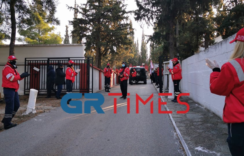 Θεσσαλονίκη: Ράγισαν καρδιές στο τελευταίο αντίο του εθελοντή που πέθανε από κορονοϊό