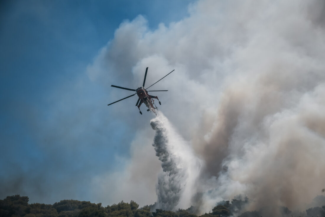 Φωτιά στα Βίλια: Παρ' ολίγον σύγκρουση στον αέρα του Ιλιούσιν με ελικόπτερο – Ακούστε το ηχητικό ντοκουμέντο – News.gr - Vimarsana News