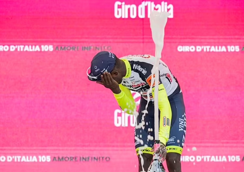 Vincitore dell’Italian Cycling Tour infortunato dal tappo dello champagne