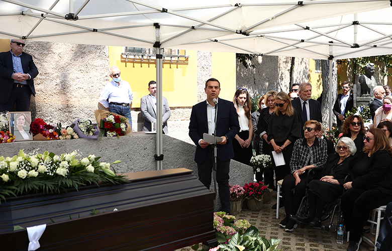 Συγκίνηση στο τελευταίο αντίο για την Μυρσίνη Ζορμπά – News.gr