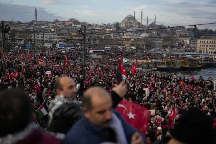 Τουρκία: Χιλιάδες διαδηλωτές στην Κωνσταντινούπολη «κατά της τρομοκρατίας του PKK και του Ισραήλ»