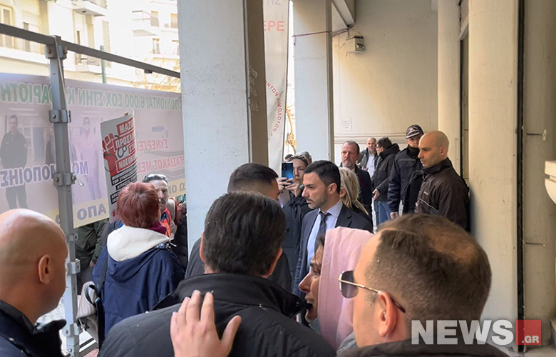 Συγκέντρωση έξω από το υπουργείο Υγείας και ένταση με τον Άδωνι Γεωργιάδη – Δείτε φωτογραφίες και βίντεο του News