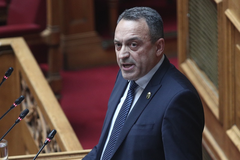 Outside the House Vasilis Stigas and two MPs of the “Spartans” by decision of the Court of Justice