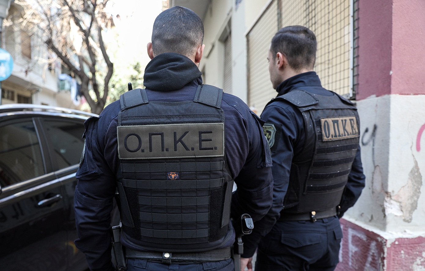 Αστυνομική επιχείρηση σε υπό κατάληψη χώρο και κυλικείο της Νομικής Σχολής Αθηνών