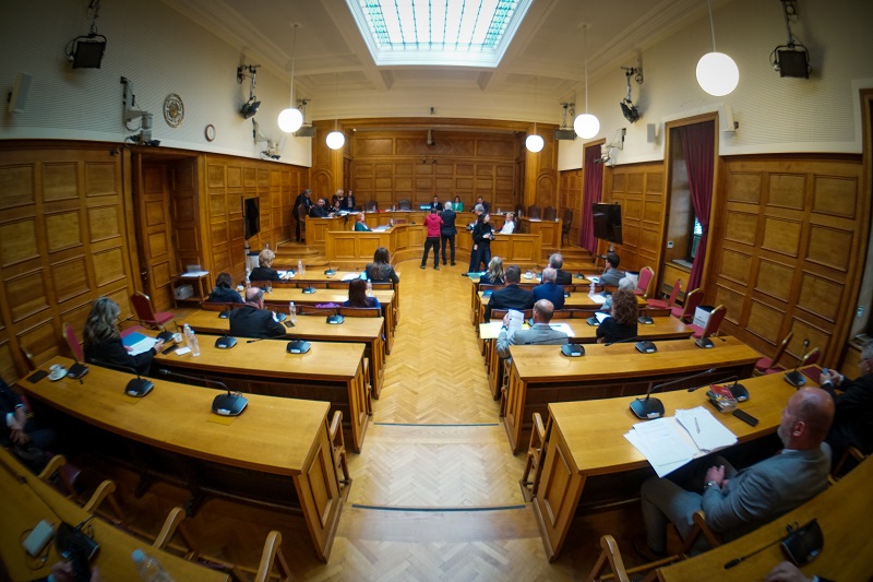 Extrajudicial sent relatives of victims to Tempi to the House of Representatives