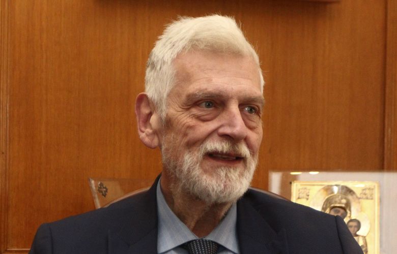 In Jerusalem, Deputy Foreign Minister Yiannis Loverdos for the Holy Light