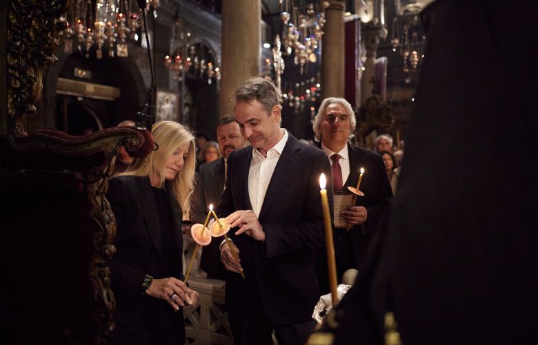 The Prime Minister attended the first resurrection in Tinos