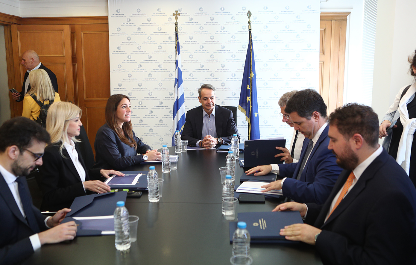 Mitsotakis by the Ministry of Social Cohesion and Family: Affordable Housing is a right to everyone and the State’s obligation