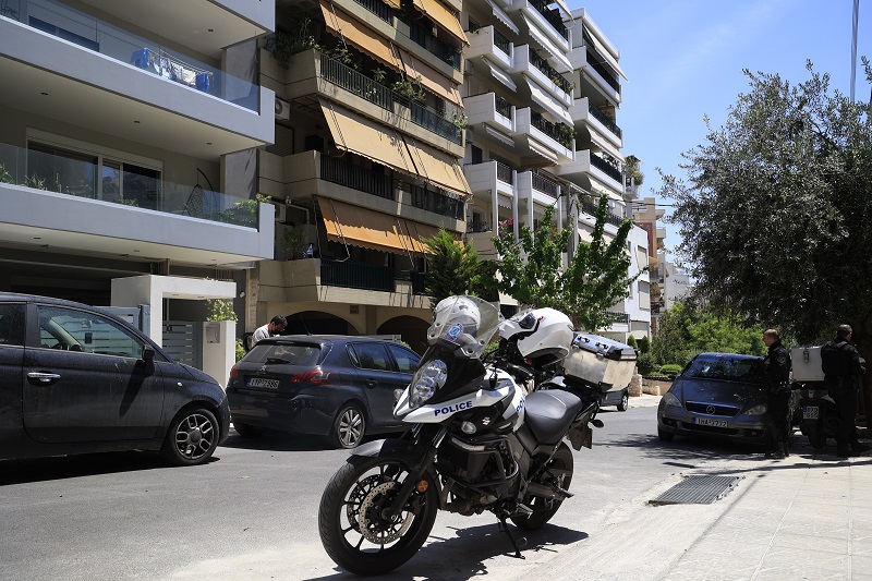 Σε κατ’ οίκον περιορισμό με «βραχιολάκι» θα παραμείνει ο 71χρονος παιδοκτόνος στη Νέα Σμύρνη