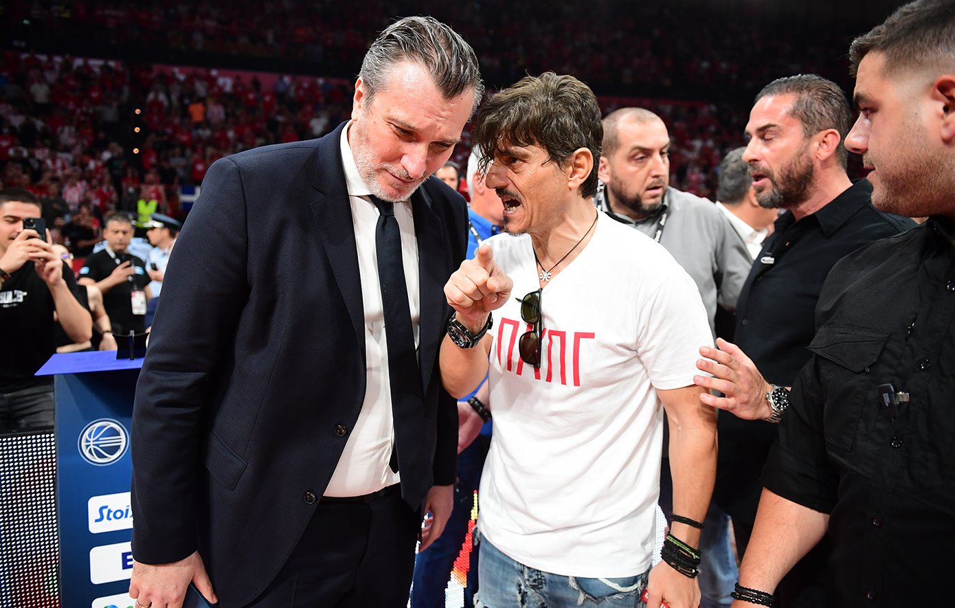 The third Panathinaikos -Olympiacos final is postponed after the events in the SEF
