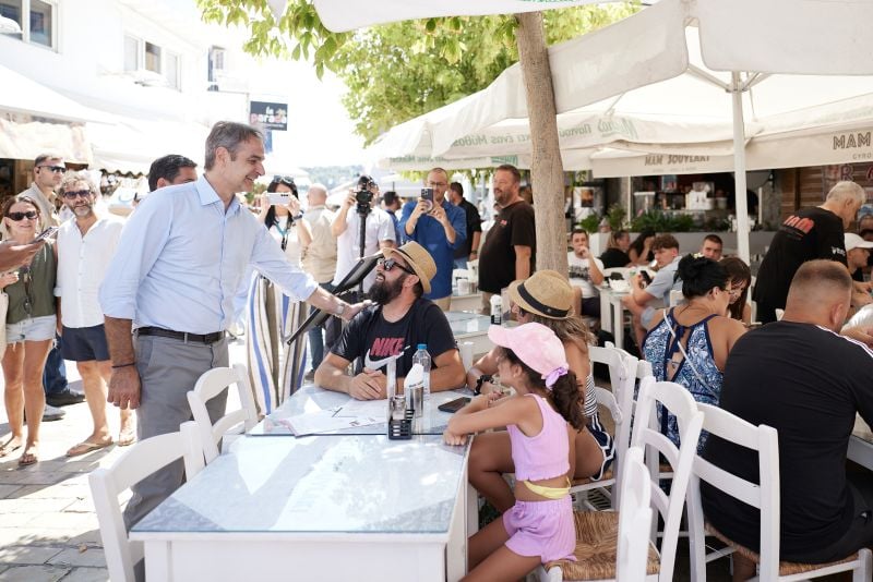 Mitsotakis from Skiathos: We close ears to toxicity, we work hard and solve problems
