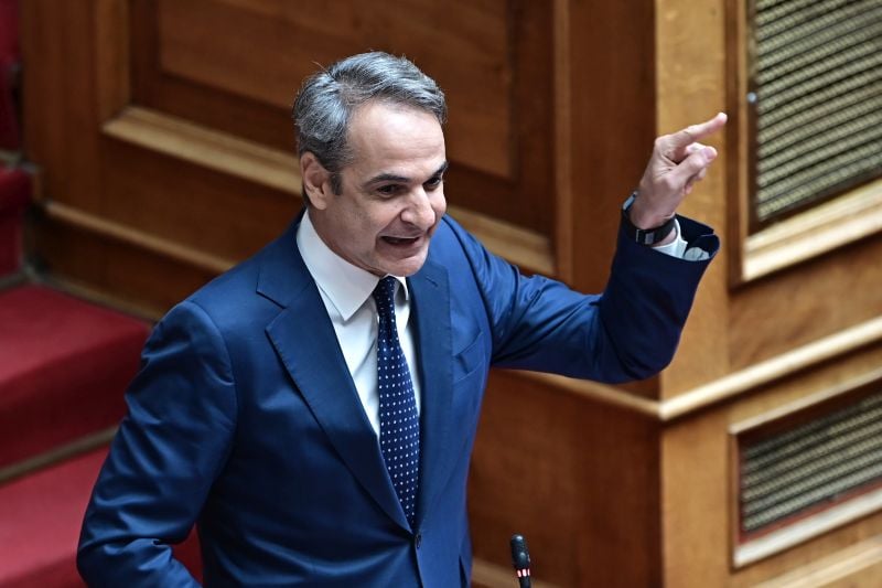 Mitsotaki Diploma: You are presenting as a PASOK ’80s PASOK without the gift of Andreas Papandreou