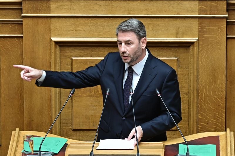Androulakis’ fierce reaction to the process in Parliament: “unprecedented circumvention of the Constitution”
