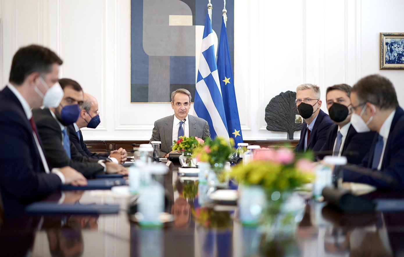 Mitsotakis on parades: Citizens give the best answer – They turn their backs on toxicity and misery