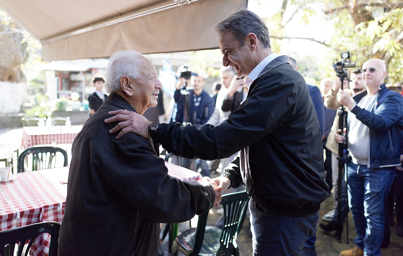 Mitsotakis visits the new SNF Komotini Hospital under construction, the music school and the Karatheodoris Museum