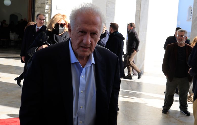 Σε κλίμα συγκίνησης η κηδεία της Σύλβας Ακρίτα στο Α’ Νεκροταφείο Αθηνών 7 Σε κλίμα συγκίνησης η κηδεία της Σύλβας Ακρίτα στο Α’ Νεκροταφείο Αθηνών