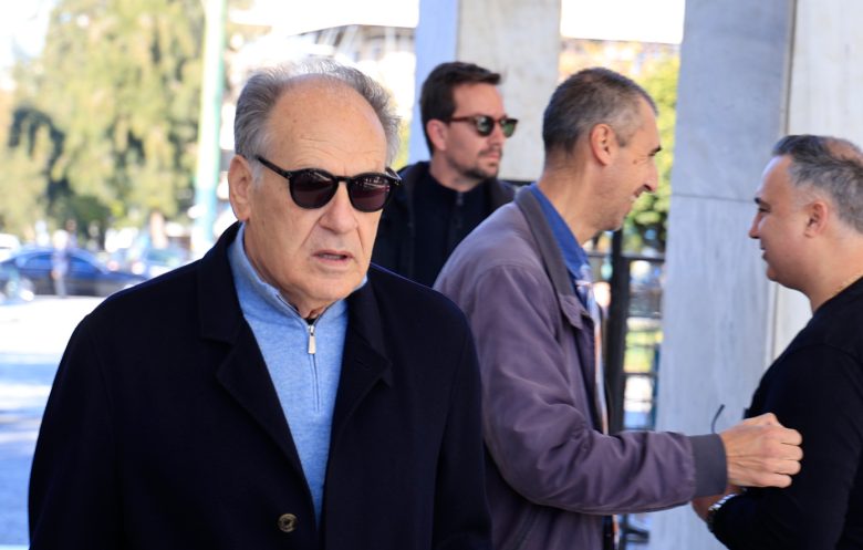 Σε κλίμα συγκίνησης η κηδεία της Σύλβας Ακρίτα στο Α’ Νεκροταφείο Αθηνών 13 Σε κλίμα συγκίνησης η κηδεία της Σύλβας Ακρίτα στο Α’ Νεκροταφείο Αθηνών