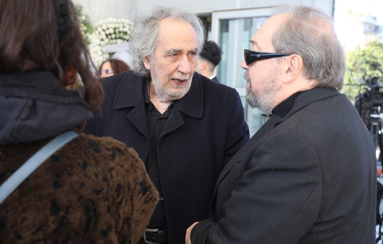 Σε κλίμα συγκίνησης η κηδεία της Σύλβας Ακρίτα στο Α’ Νεκροταφείο Αθηνών 17 Σε κλίμα συγκίνησης η κηδεία της Σύλβας Ακρίτα στο Α’ Νεκροταφείο Αθηνών