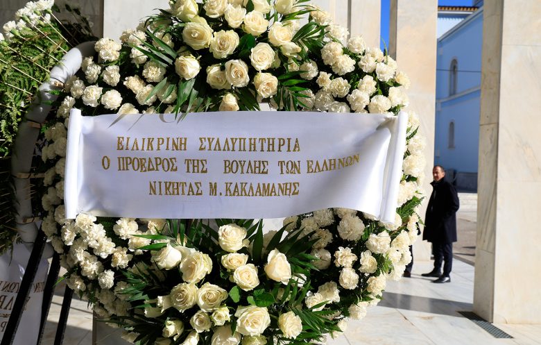 Σε κλίμα συγκίνησης η κηδεία της Σύλβας Ακρίτα στο Α’ Νεκροταφείο Αθηνών 25 Σε κλίμα συγκίνησης η κηδεία της Σύλβας Ακρίτα στο Α’ Νεκροταφείο Αθηνών