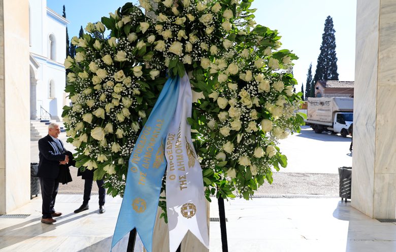 Σε κλίμα συγκίνησης η κηδεία της Σύλβας Ακρίτα στο Α’ Νεκροταφείο Αθηνών 27 Σε κλίμα συγκίνησης η κηδεία της Σύλβας Ακρίτα στο Α’ Νεκροταφείο Αθηνών
