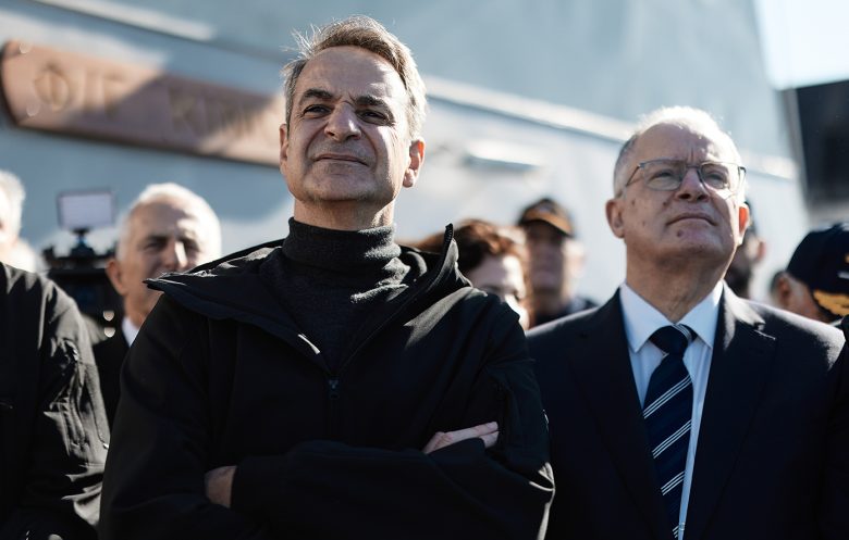 Στην τελετή παράδοσης της φρεγάτας «Κϊμων» ο Μητσοτάκης – «Χρέος μου να παραδώσω μία πατρίδα πιο ασφαλή απ’ ό,τι την παρέλαβα» 17 Στην τελετή παράδοσης της φρεγάτας «Κϊμων» ο Μητσοτάκης – «Χρέος μου να παραδώσω μία πατρίδα πιο ασφαλή απ’ ό,τι την παρέλαβα»