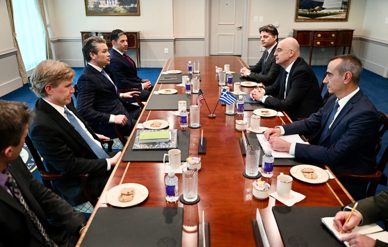 Δένδιας μετά τη συνάντηση με τον υπουργό Πολέμου των ΗΠΑ: Η Ελλάδα με την «Ατζέντα 2030» μεταρρυθμίζει τις Ένοπλες Δυνάμεις για να αντιμετωπίσει τις στρατηγικές προκλήσεις της εποχής 1 Δένδιας μετά τη συνάντηση με τον υπουργό Πολέμου των ΗΠΑ: Η Ελλάδα με την «Ατζέντα 2030» μεταρρυθμίζει τις Ένοπλες Δυνάμεις για να αντιμετωπίσει τις στρατηγικές προκλήσεις της εποχής