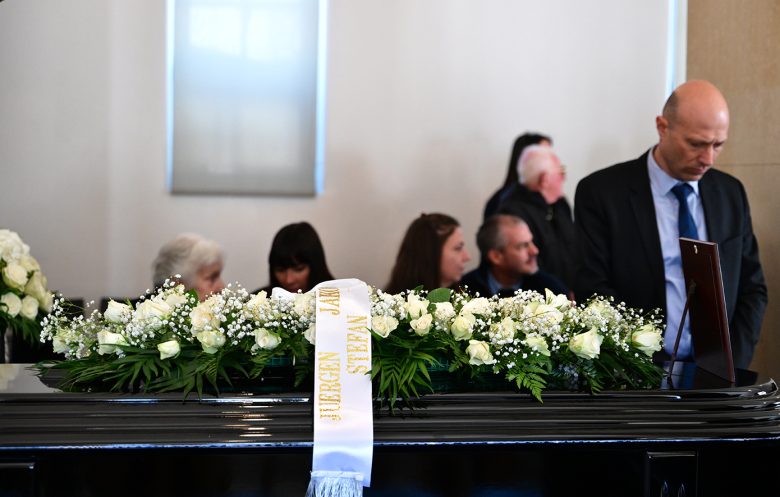 Στο Α’ Νεκροταφείο η κηδεία της Άννας Ψαρούδα-Μπενάκη – Δείτε φωτογραφίες 1 Στο Α’ Νεκροταφείο η κηδεία της Άννας Ψαρούδα-Μπενάκη – Δείτε φωτογραφίες