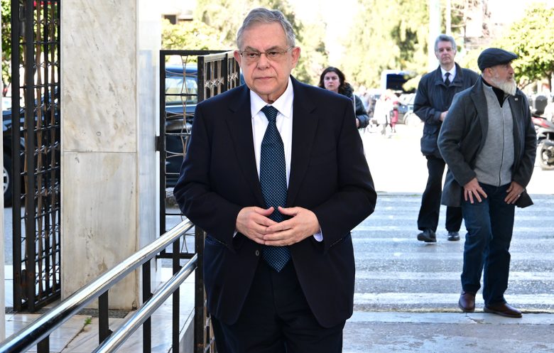 Στο Α’ Νεκροταφείο η κηδεία της Άννας Ψαρούδα-Μπενάκη – Δείτε φωτογραφίες 37 Στο Α’ Νεκροταφείο η κηδεία της Άννας Ψαρούδα-Μπενάκη – Δείτε φωτογραφίες