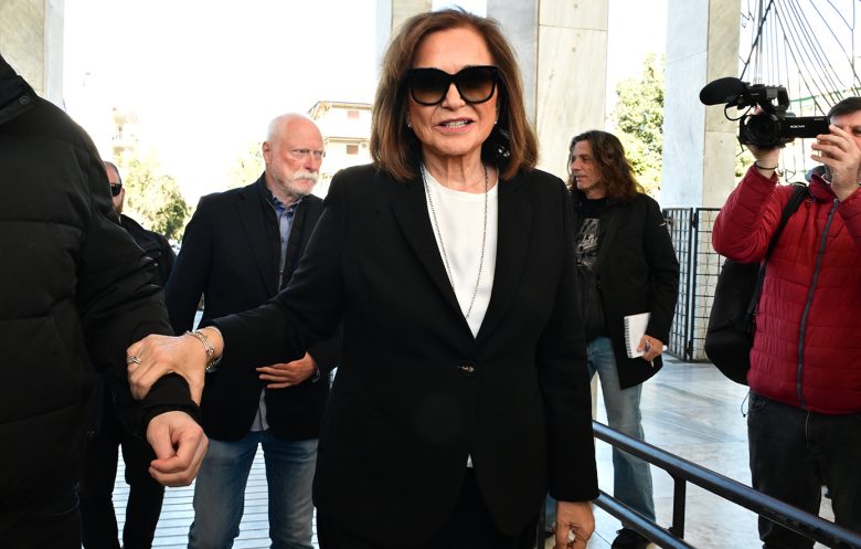 Στο Α’ Νεκροταφείο η κηδεία της Άννας Ψαρούδα-Μπενάκη – Δείτε φωτογραφίες 23 Στο Α’ Νεκροταφείο η κηδεία της Άννας Ψαρούδα-Μπενάκη – Δείτε φωτογραφίες