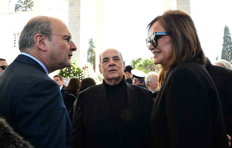 Στο Α’ Νεκροταφείο η κηδεία της Άννας Ψαρούδα-Μπενάκη – Δείτε φωτογραφίες 19 Στο Α’ Νεκροταφείο η κηδεία της Άννας Ψαρούδα-Μπενάκη – Δείτε φωτογραφίες