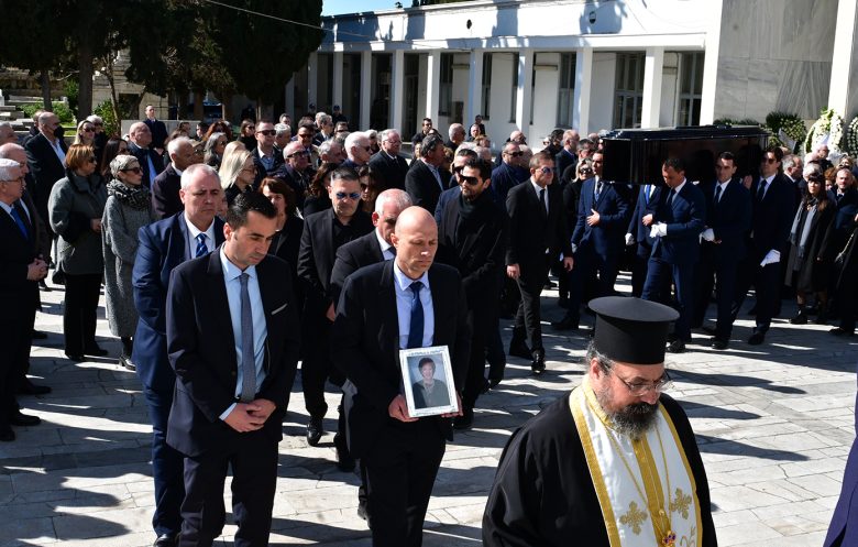 Στο Α’ Νεκροταφείο η κηδεία της Άννας Ψαρούδα-Μπενάκη – Δείτε φωτογραφίες 43 Στο Α’ Νεκροταφείο η κηδεία της Άννας Ψαρούδα-Μπενάκη – Δείτε φωτογραφίες