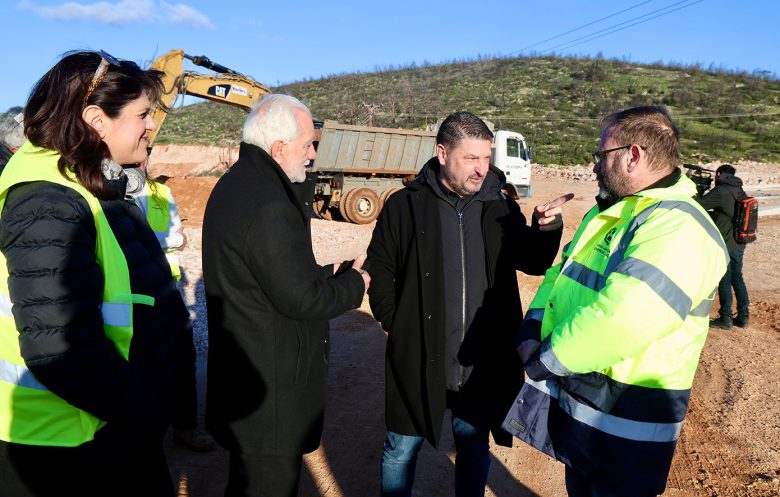 Χαρδαλιάς από τη Μάνδρα: «Μέσα από ένα ολιστικό σχέδιο μέχρι το 2028, ξεκινάμε παρεμβάσεις 40 εκατ. ευρώ κάθε χρόνο για τα οδικά δίκτυά μας» 5 Χαρδαλιάς από τη Μάνδρα: «Μέσα από ένα ολιστικό σχέδιο μέχρι το 2028, ξεκινάμε παρεμβάσεις 40 εκατ. ευρώ κάθε χρόνο για τα οδικά δίκτυά μας»