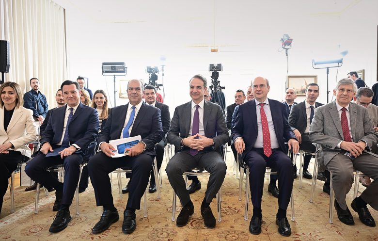 Μητσοτάκης: Καλώ τους ευεργέτες να σταθούν στο ύψος των περιστάσεων και να επιστρέψουν ένα μέρος του πλούτου τους στην πατρίδα τους