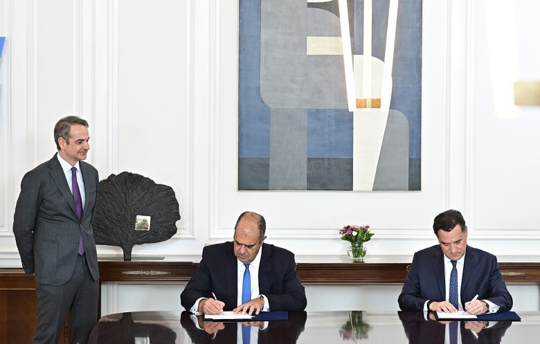 Μητσοτάκης: Καλώ τους ευεργέτες να σταθούν στο ύψος των περιστάσεων και να επιστρέψουν ένα μέρος του πλούτου τους στην πατρίδα τους