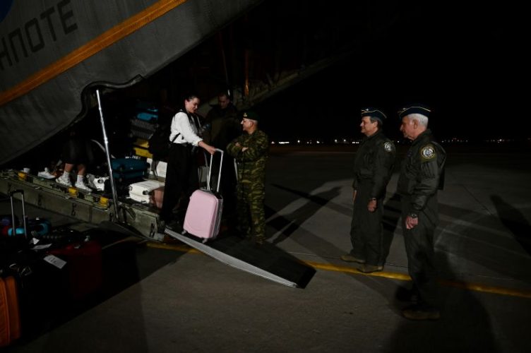 To Υπουργείο Εξωτερικών για τους επαναπατρισμούς Ελλήνων από τη Μέση Ανατολή – Έχουν γυρίσει 277 συμπατριώτες μας 1 To Υπουργείο Εξωτερικών για τους επαναπατρισμούς Ελλήνων από τη Μέση Ανατολή – Έχουν γυρίσει 277 συμπατριώτες μας