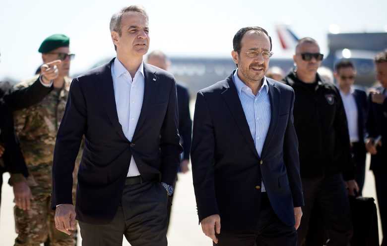 Ολοκληρώθηκε η συνάντηση Μητσοτάκη, Μακρόν και Χριστοδουλίδη στην Πάφο – «Όταν επιτίθεται κάποιος στην Κύπρο, επιτίθεται στην Ευρώπη» 17 Ολοκληρώθηκε η συνάντηση Μητσοτάκη, Μακρόν και Χριστοδουλίδη στην Πάφο – «Όταν επιτίθεται κάποιος στην Κύπρο, επιτίθεται στην Ευρώπη»