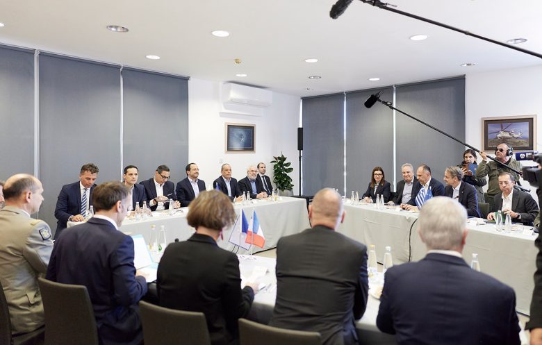 Ολοκληρώθηκε η συνάντηση Μητσοτάκη, Μακρόν και Χριστοδουλίδη στην Πάφο – «Όταν επιτίθεται κάποιος στην Κύπρο, επιτίθεται στην Ευρώπη» 9 Ολοκληρώθηκε η συνάντηση Μητσοτάκη, Μακρόν και Χριστοδουλίδη στην Πάφο – «Όταν επιτίθεται κάποιος στην Κύπρο, επιτίθεται στην Ευρώπη»