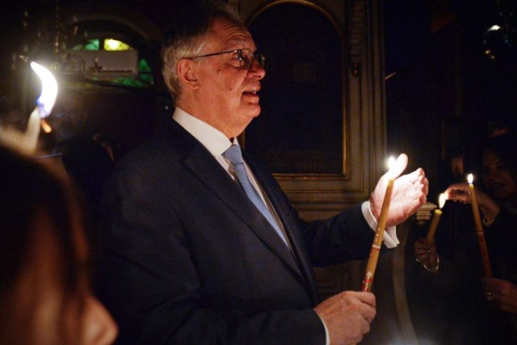 Ανάσταση: Κωνσταντίνος Τασούλας διευκρινίζει το πέρασμα από το σκοτάδι στο φως. 1 Ακολουθία Αναστάσεως