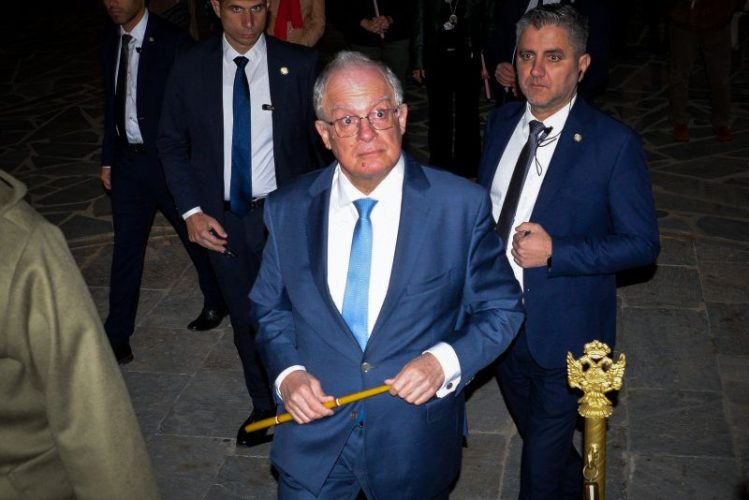 Ανάσταση: Κωνσταντίνος Τασούλας διευκρινίζει το πέρασμα από το σκοτάδι στο φως. 2 Ακολουθία Αναστάσεως