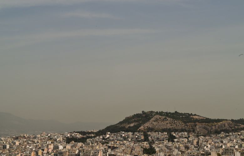 Κορυφώνεται σήμερα το φαινόμενο μεταφοράς αφρικανικής σκόνης – Ποιες περιοχές επιβαρύνονται περισσότερο
