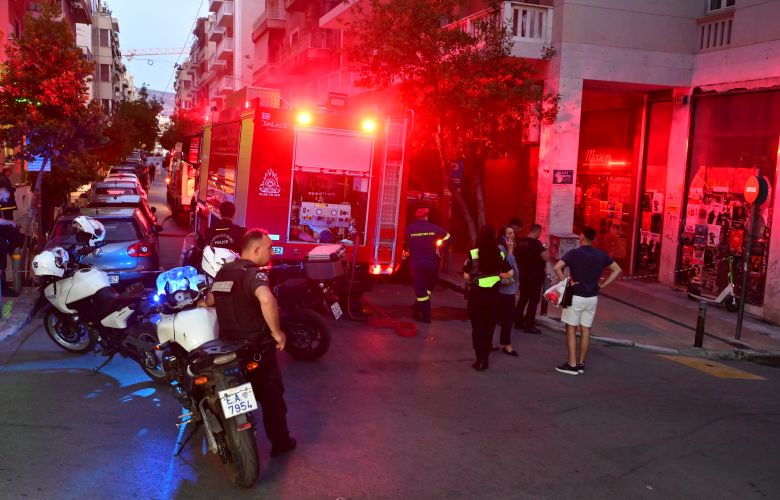 Ξέσπασε φωτιά σε υπόγεια αποθήκη στο Κολωνάκι